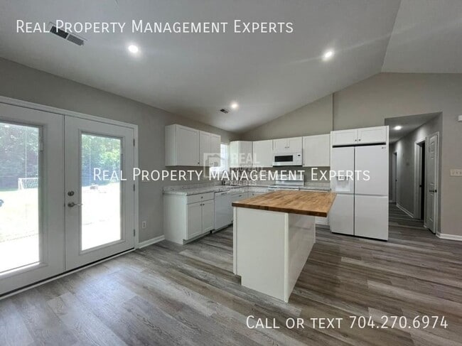 Foto del edificio - 3220 Braewick Pl