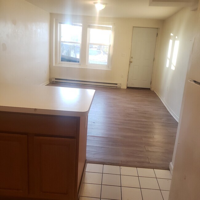 Building Photo - 9 Poplar St