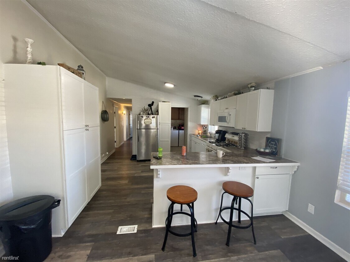 Building Photo - 3 br, 2 bath House - 76 North 400 East 76