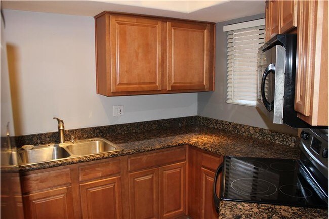 Building Photo - 885 N Granite Reef Rd