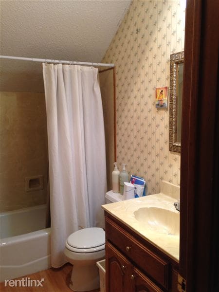 Building Photo - 112 N Hillview Dr