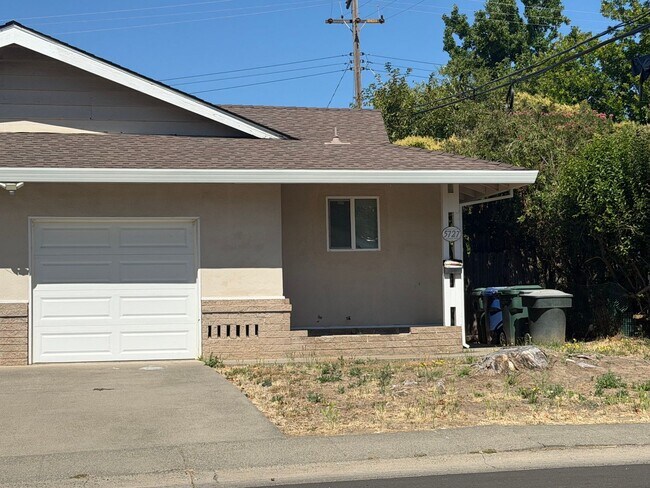 Foto del edificio - Updated 2 bedroom duplex near hospital