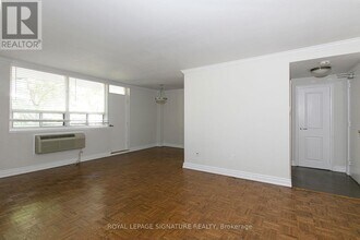 Building Photo - 55 Isabella St