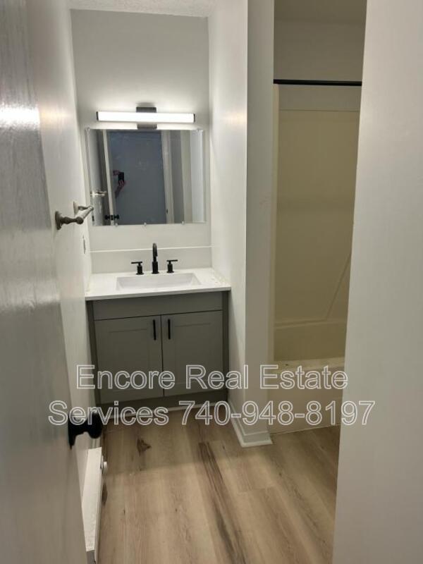 Foto del edificio - 270 Everett Ave