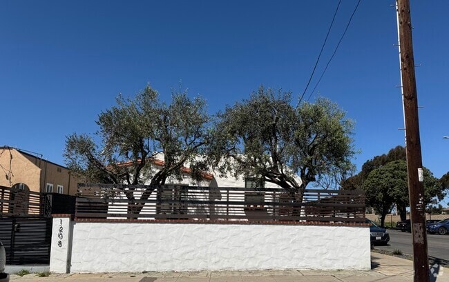 Building Photo - 1208 S 32nd St