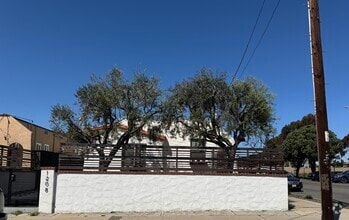 Building Photo - 1208 S 32nd St