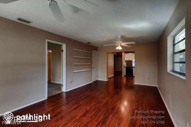 Foto del edificio - 3 br, 2 bath House - 6666 56th Avenue Nort...