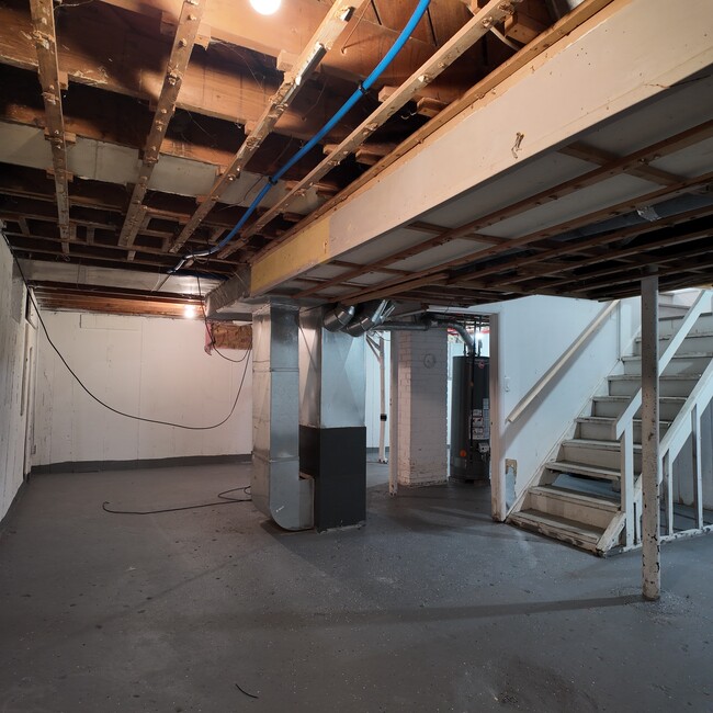 Building Photo - 9277 Vaughan St