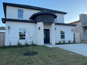 Building Photo - 5527 Conroe St