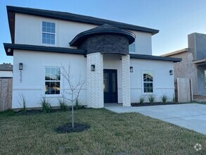 Building Photo - 5527 Conroe St