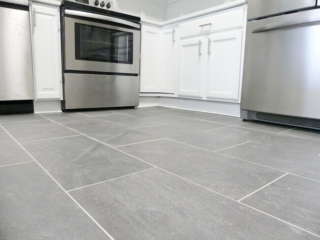 Building Photo - 313 Farm St