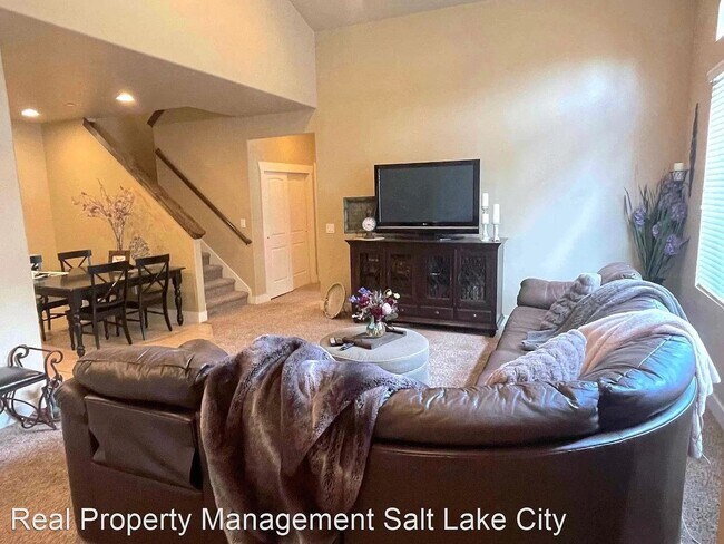 Building Photo - BEAUIFUL HOME!!!