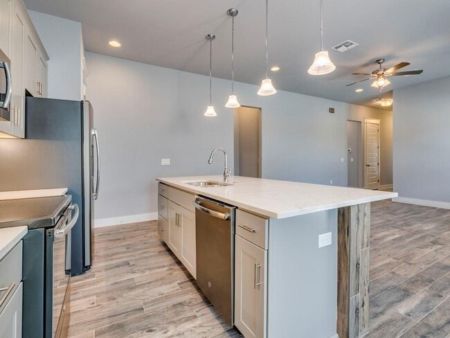 Foto del edificio - 103 E Walter Ave