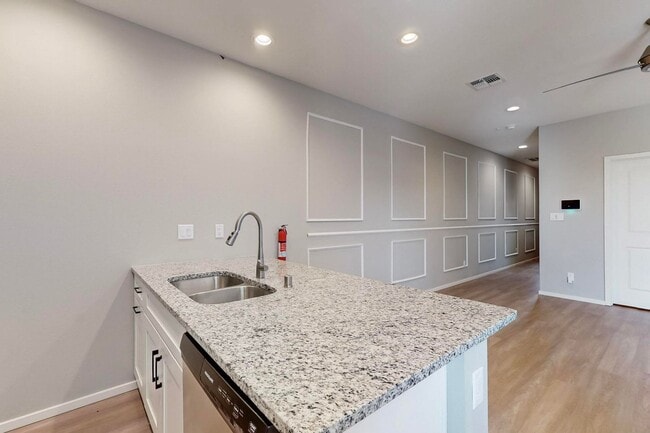 Building Photo - New Townhouse NE Heights 2/bedroom 1.5/bath 1/CG