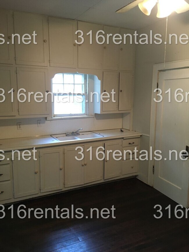 Foto del edificio - 419 E 6th St