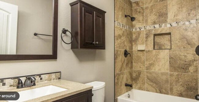 Building Photo - 502 E Woodland Dr