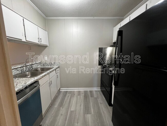 Foto del edificio - 5853 Century Oaks Dr