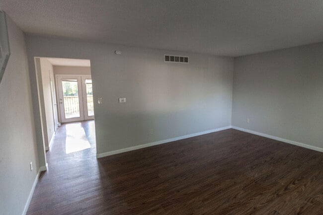 Building Photo - 1305 N Golf Blvd