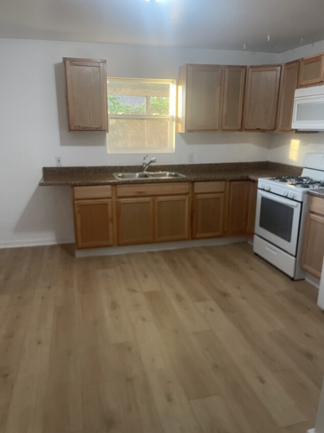 Kitchen - 3579 Stony Point Rd
