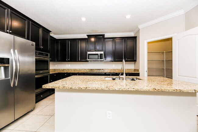Building Photo - 16171 Magnolia Grove Way
