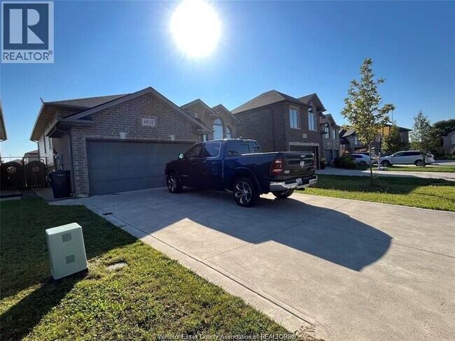 Building Photo - 4832 Periwinkle Crescent