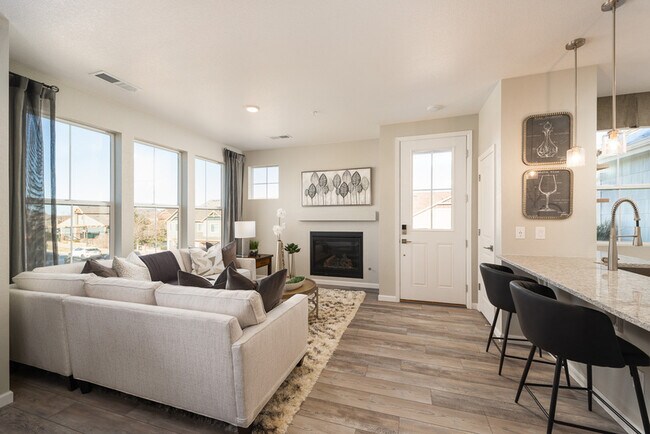 Building Photo - 5762 S Addison Way
