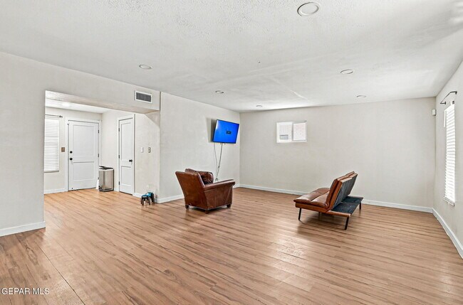 Foto del edificio - 10532 Goodman St