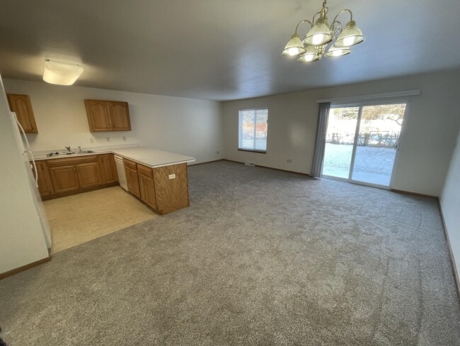 Building Photo - 148 Sater St