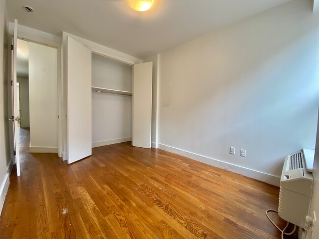Foto del edificio - 848 Madison St