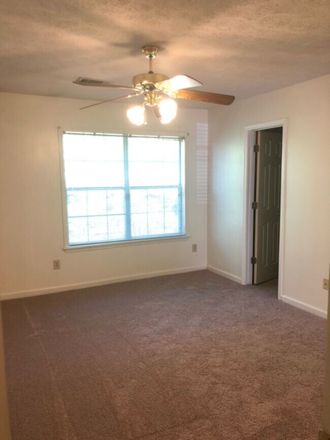 Foto del edificio - Duplex Available Fall 2026!