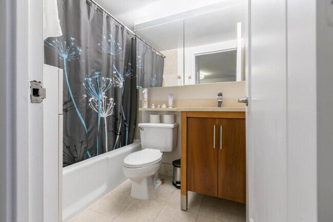 Foto del edificio - 245 E 37th St