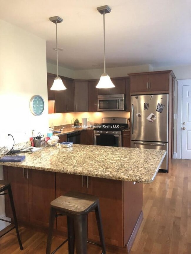 Building Photo - 4 bedroom in Somerville MA 02145