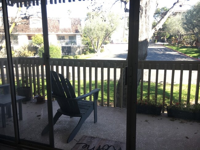 Building Photo - 6542 Ocean Crest Dr