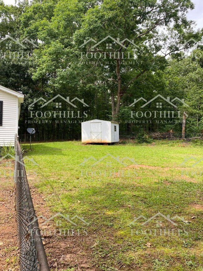 Building Photo - Serene Country Living: Charming 2BR/3BA Ho...