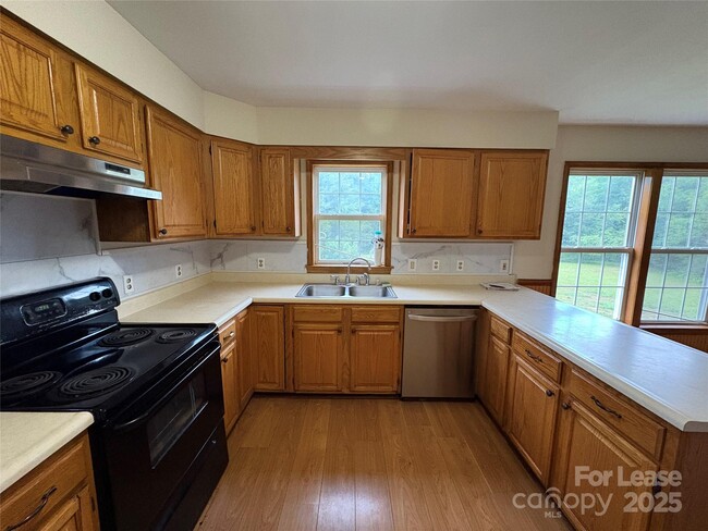 Building Photo - 7200 Strawberry Ln
