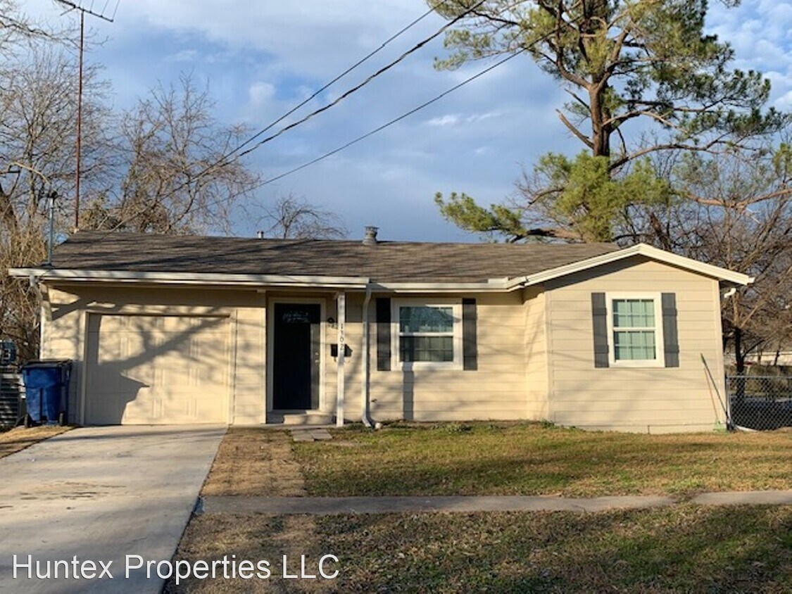 2 br, 1 bath House 1302 Stanford House Rental in Greenville, TX
