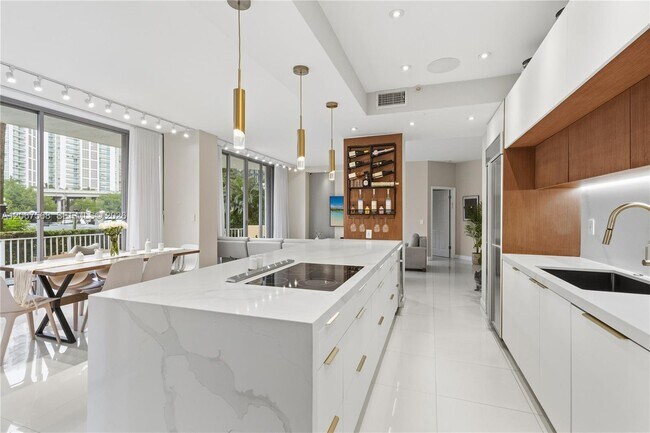 Foto del edificio - 3500 Mystic Pointe Dr