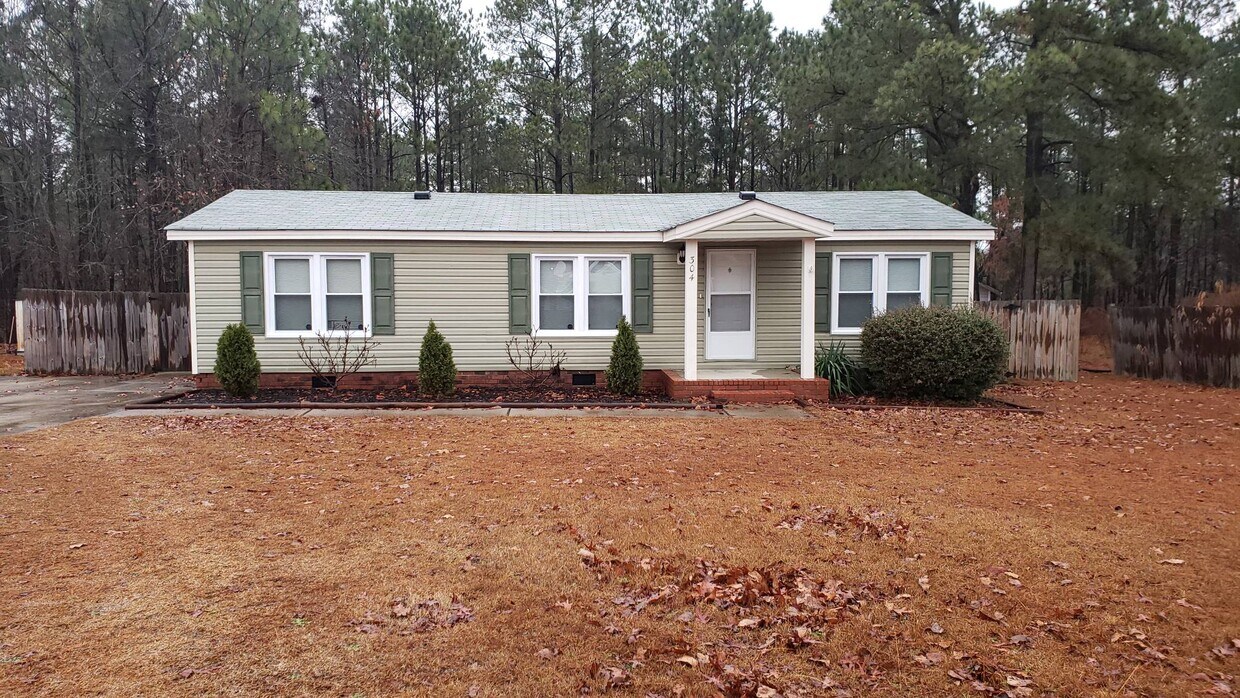 304 Mcdougald Dr, Raeford, NC 28376 House Rental in Raeford, NC