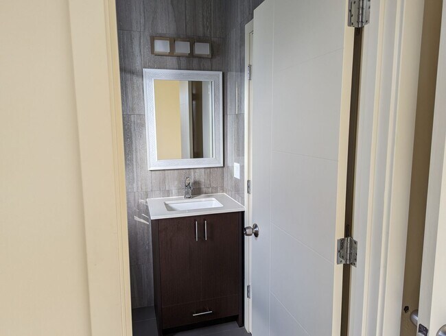 Foto del edificio - Beautiful Townhome