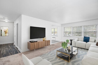 Building Photo - Crestwood Lake Apartments