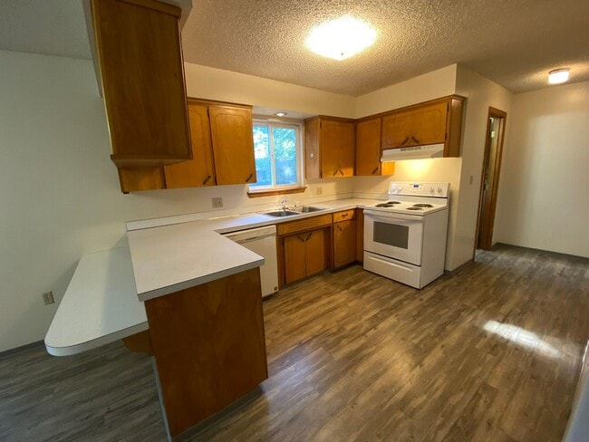 Foto del edificio - Spacious 3 Bedroom 1.5 Bath Duplex
