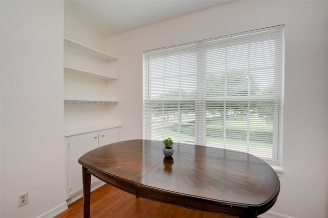 Building Photo - 5550 N Braeswood Blvd