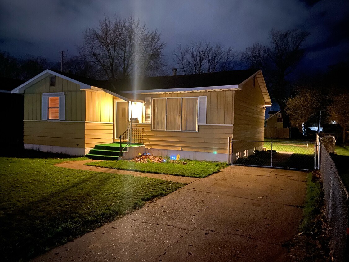 1987 9th St, Muskegon, MI 49444 House Rental in Muskegon, MI