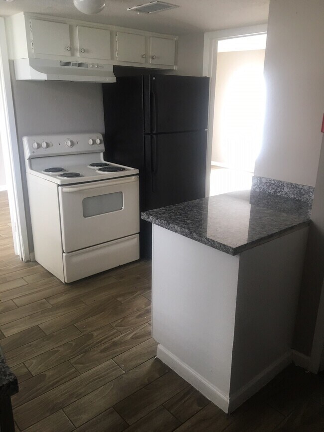 Building Photo - 6200 W Tidwell Rd