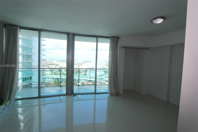 Foto del edificio - 350 S Miami Ave