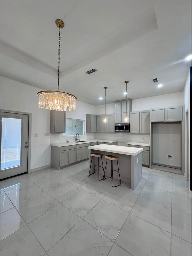 Foto del edificio - 3709 Birge St