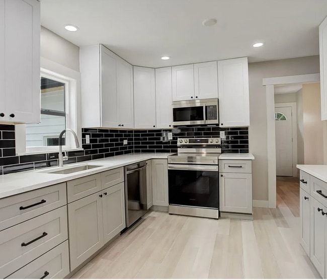 Building Photo - 1925 Syracuse St