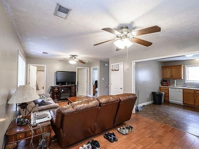 Photo - 222 University Ave Apartment