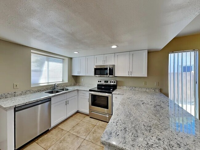 Foto del edificio - 4143 W Michelle Dr