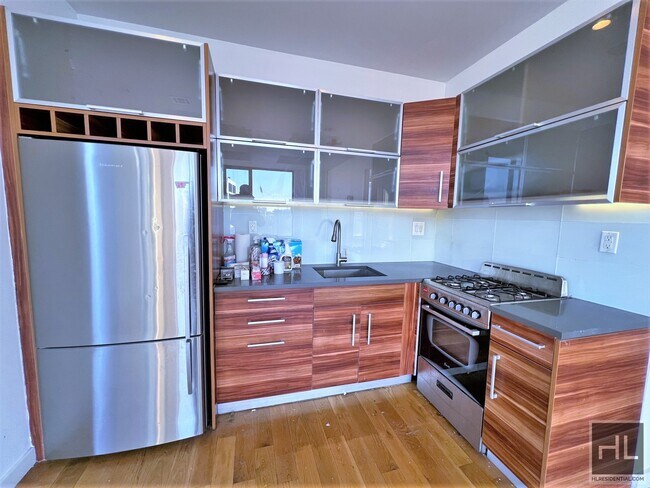 Building Photo - Luxurious 2 bedroom/2 Bathroom apt w/ huge...